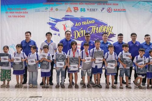 Ngày hội 'Áo trắng đến trường' mang niềm vui đến học sinh Tây Ninh