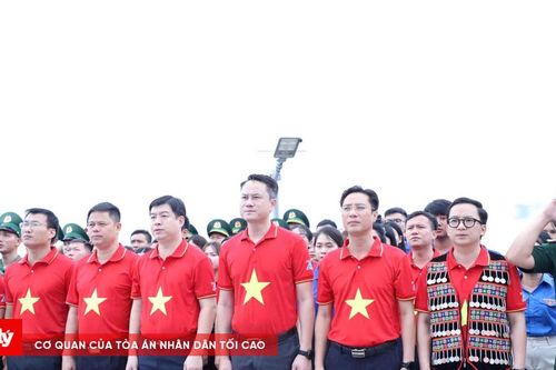 Thiêng liêng lễ chào cờ nơi cực tây Tổ quốc