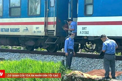 Băng qua đường ngang, cụ bà bị tàu tông tử vong