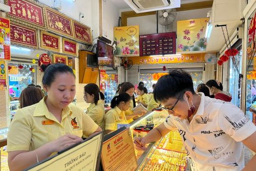 Giá vàng sáng 9/8 cao hơn đầu tuần 1,2 triệu đồng/lượng nhưng người mua vẫn chưa có lãi