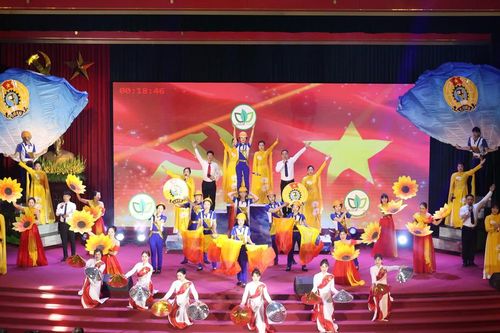 Bắc Ninh: Sôi nổi liên hoan văn nghệ công nhân vòng sơ loại cụm số 2