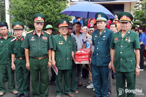 Tổ chức cất bốc và tiễn đưa hài cốt liệt sĩ Nguyễn Văn Biên về quê hương