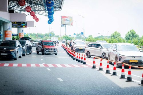 Toàn cảnh giao thông 9/8: Nội Bài tổ chức lại giao thông, phân làn riêng cho hành khách