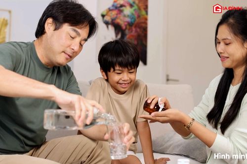 Có nên tự ý cho trẻ uống thuốc ho, thuốc cảm lạnh?