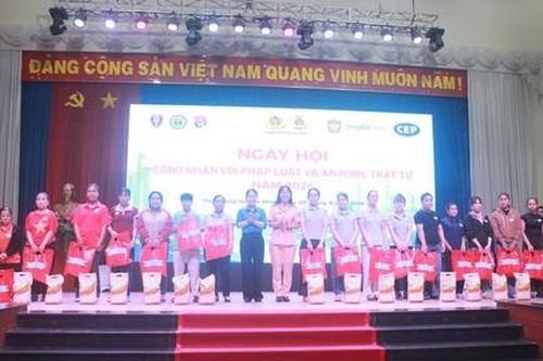 TPHCM: Sôi nổi, ý nghĩa 'Ngày hội công nhân với pháp luật và an ninh, trật tự'