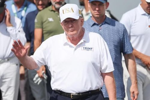 Chiến đấu cơ Mỹ chặn máy bay vi phạm không phận gần câu lạc bộ golf của Tổng thống Trump