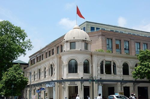 Công ty mẹ HoSE và HNX lãi đậm
