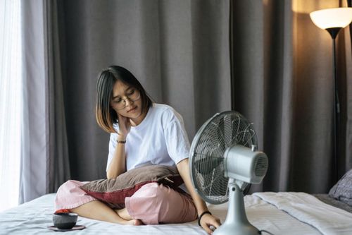 Lưu ý cho người bật quạt gió cả đêm lúc ngủ