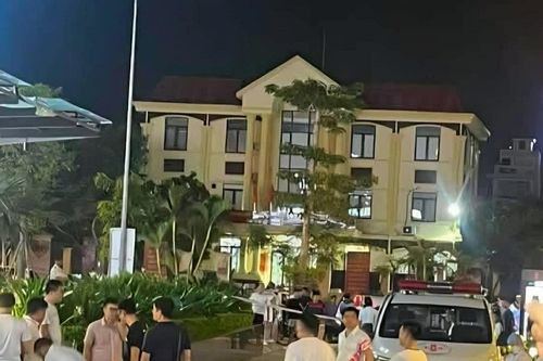 Rơi từ tầng 15 chung cư ở Hải Phòng xuống đất, bé trai 7 tuổi tử vong