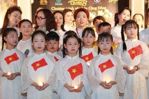 Duyên 8 kể câu chuyện về mẹ bằng âm nhạc và những ký ức trở về
