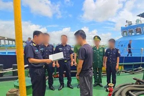 Phát hiện hơn 70 tấn dầu FO và 41 thùng sơn nghi nhập lậu trên vùng biển Hải Phòng