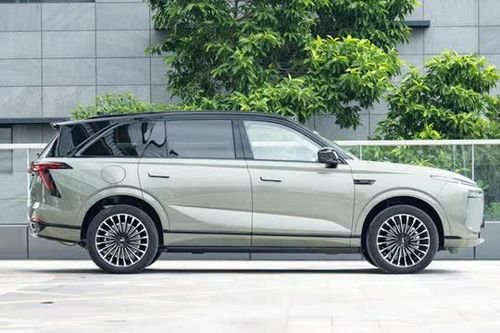 SUV 6 chỗ công suất 408 mã lực, giá gần 1,2 tỷ đồng