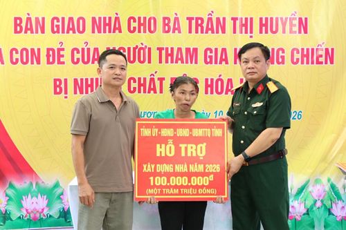 Bắc Ninh: Bàn giao nhà cho con đẻ của nạn nhân da cam ở phường Phương Liễu