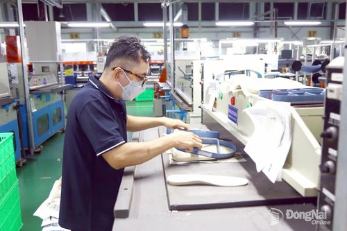 Sản xuất công nghiệp tăng hơn 12,2%