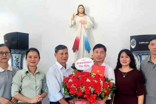 Phường Âu Lâu thăm, chúc mừng Giáo họ Âu Lâu nhân Thánh lễ tạ ơn