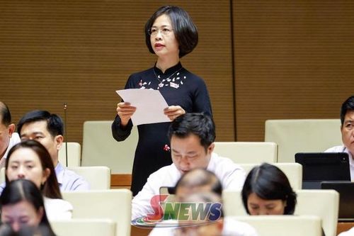 Đoàn đại biểu Quốc hội tỉnh Sơn La thảo luận tại Hội trường