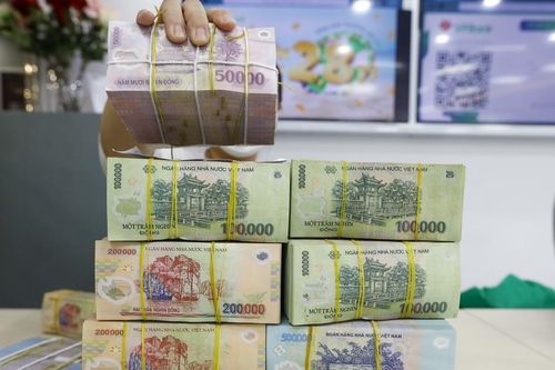 Nợ xấu gia tăng, dự phòng rủi ro mỏng dần