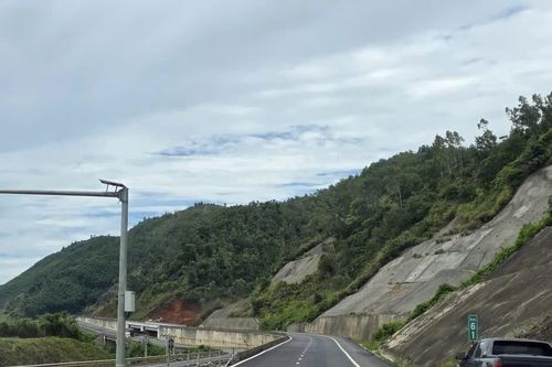 Dự án Cao tốc La Sơn - Hòa Liên 'chạy đua' với... sạt trượt trước lúc cán đích