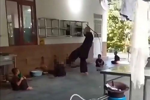 Khởi tố, bắt tạm giam đối tượng đánh chú tiểu tại chùa Bầu