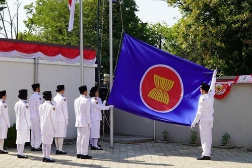 Lễ Thượng cờ kỷ niệm 59 năm thành lập ASEAN và 50 năm Hiệp ước TAC tại Romania