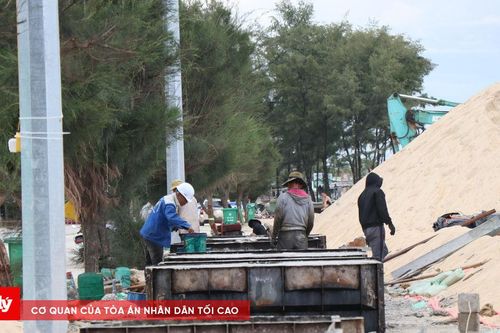 Dựng 'lá chắn' giữ bờ biển Thuận An