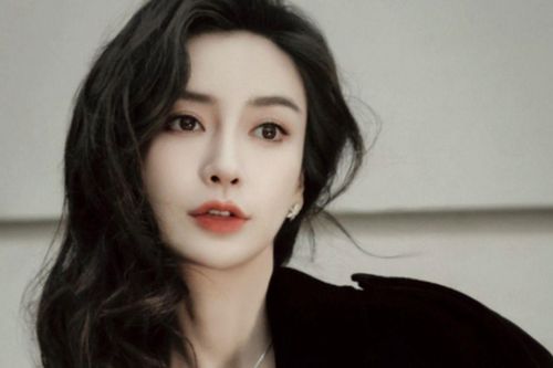 Angelababy là hoa 85 đầu tiên giành giải Bách Hoa