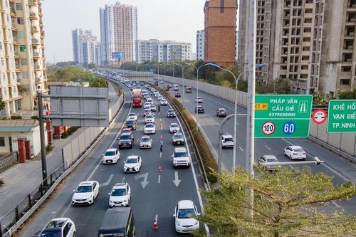 Đề xuất thí điểm làn vượt riêng trên hai tuyến cao tốc từ quý 4/2026