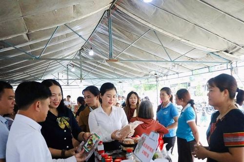 Phụ nữ vùng cao kết nối tiêu thụ nông sản, thúc đẩy chuyển đổi số
