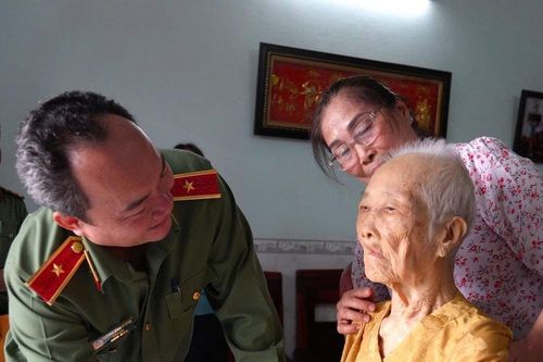Tiễn biệt Mẹ Việt Nam Anh hùng Bùi Thị Xê – một đời tận hiến cho cách mạng