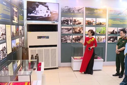 Khai mạc triển lãm những trận đánh độc đáo của Bộ đội Phòng không - Không quân