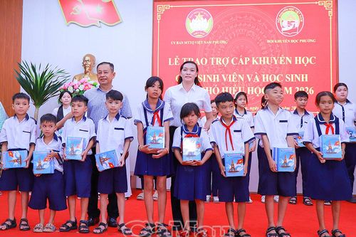 Tiếp sức học sinh, sinh viên vượt khó đến trường