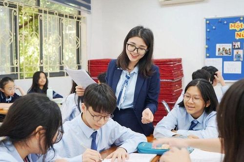 Bộ GD&ĐT siết chặt dạy thêm, lạm thu và sắp xếp lại trường học trước năm học mới