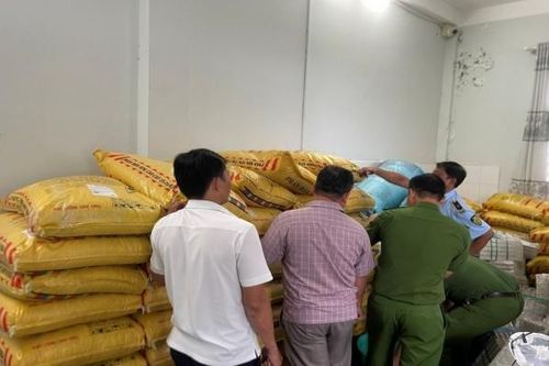 An Giang phát hiện phân bón giả, gian lận hạn sử dụng