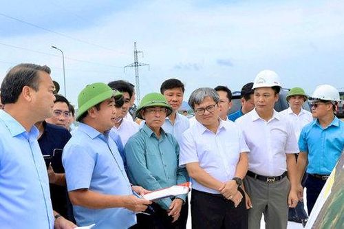 Khi người đứng đầu không ngồi chờ báo cáo