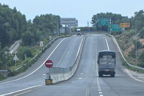 Vì sao dịch chuyển nhánh nút giao cao tốc La Sơn - Hòa Liên?