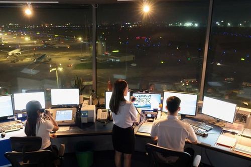 Sân bay Tân Sơn Nhất: 73 chuyến bay bị ảnh hưởng vì drone