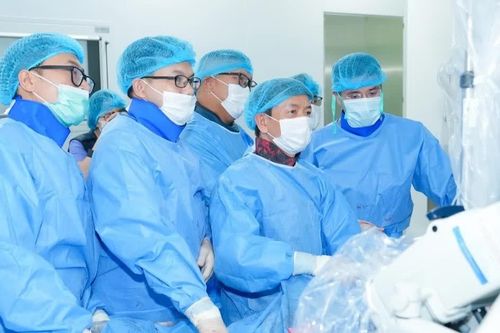 Lần đầu thực hiện TAVI tại Bệnh viện Bạch Mai cơ sở Ninh Bình, cứu người bệnh 80 tuổi hẹp van tim nặng