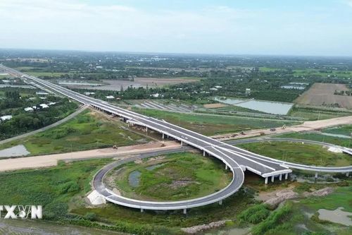 Đẩy nhanh tiến độ đầu tư, hoàn thiện hệ thống đường bộ cao tốc theo quy hoạch