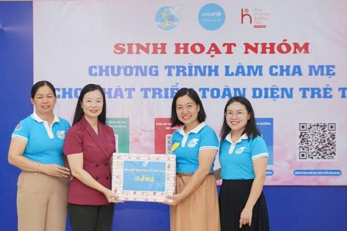 Lãnh đạo Hội LHPN Việt Nam tham quan mô hình 'Làm cha mẹ cho sự phát triển toàn diện trẻ thơ' tại Hải Phòng