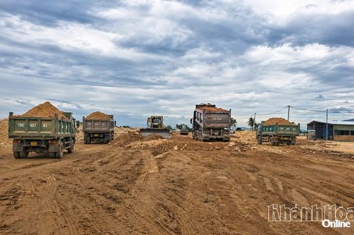 UBND tỉnh Khánh Hòa cấp phép khai thác hơn 1,24 triệu m³ đất san lấp phục vụ 6 dự án