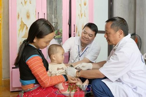 Bảo vệ, chăm sóc sức khỏe bà mẹ và trẻ em ở vùng cao Tà Xùa