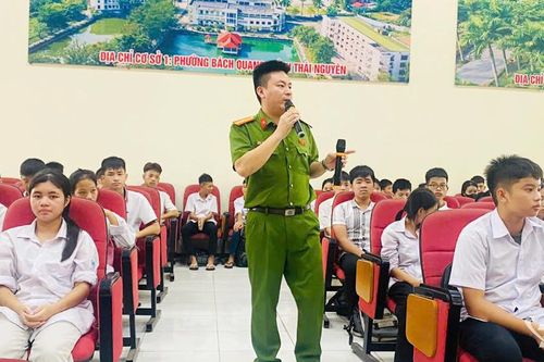 Trang bị kiến thức pháp luật cho gần 500 học sinh, sinh viên