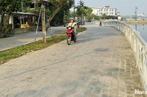 Tăng cường xử lý xe máy đi vào đường đi bộ ven sông Như Ý