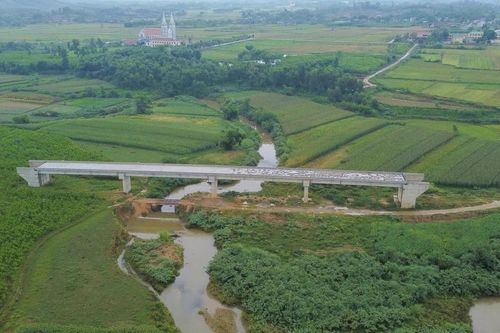 Cầu 80 tỷ đồng mọc chơ vơ trên sông: Nghệ An chốt mốc về đích trước 31/12 Âm lịch