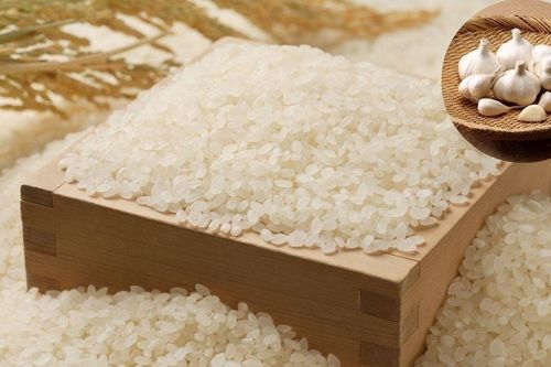 Vì sao nhiều người đặt tỏi vào thùng gạo? Mẹo nhỏ nhưng mang lại nhiều lợi ích bất ngờ