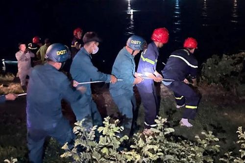 Giải cứu cô gái rơi xuống hố sâu trong lúc chụp ảnh ở bán đảo Sơn Trà