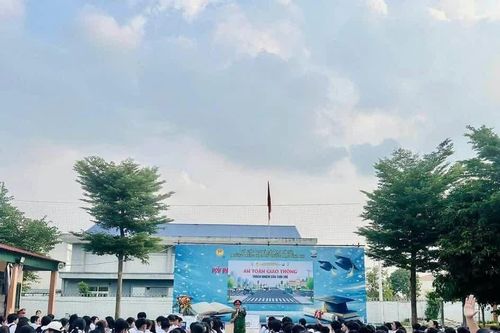 Tăng cường tuyên truyền, xây dựng văn hóa giao thông trong học sinh
