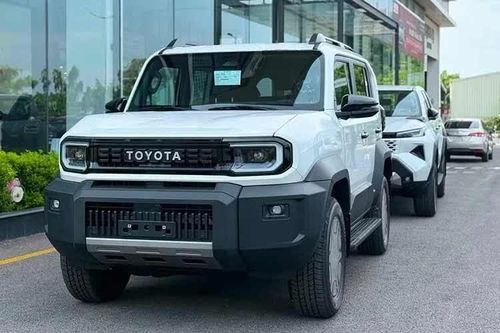 [GALLERY] Toyota Land Cruiser FJ khan hàng, đại lý 'kèm lạc' thêm 50 triệu