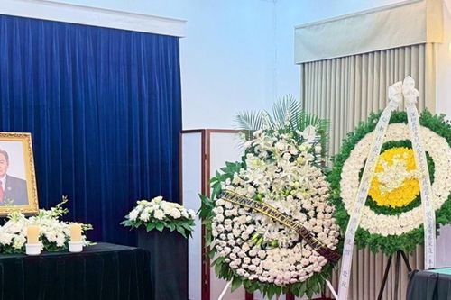 Đại sứ Việt Nam tại Trung Quốc viếng Chủ tịch Quốc hội Lào Xaysomphone Phomvihane
