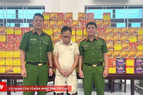 Bắt đối tượng mua bán hơn 252kg pháo nổ